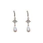 206225S Elegant Crystal Star Imitation Pearl Drop Earrings (Silver-Tone)